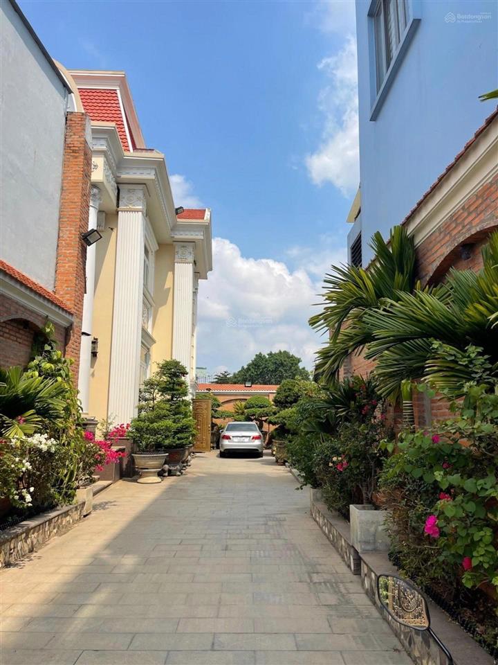 Bán biệt thự sân vườn 652m2 full thổ cư gần lê văn thịnh quận 2 nghỉ dưỡng ngay trung tâm q2