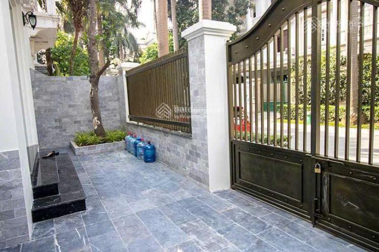 Bán gấp biệt thự kđt ciputra 180m2. nhà đẹp, gần trường uns. nhà đẹp mới sửa hoàn thiện. 68 tỷ tl