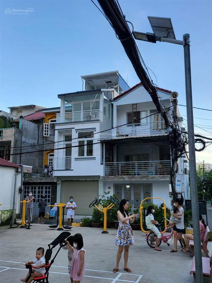 Hạ giá lần 3 rồi, nhanh mua kịp. nhà diện tích 3.6x15, 3 tầng, gần thủ thiêm 800m. giá 10.8 tỷ