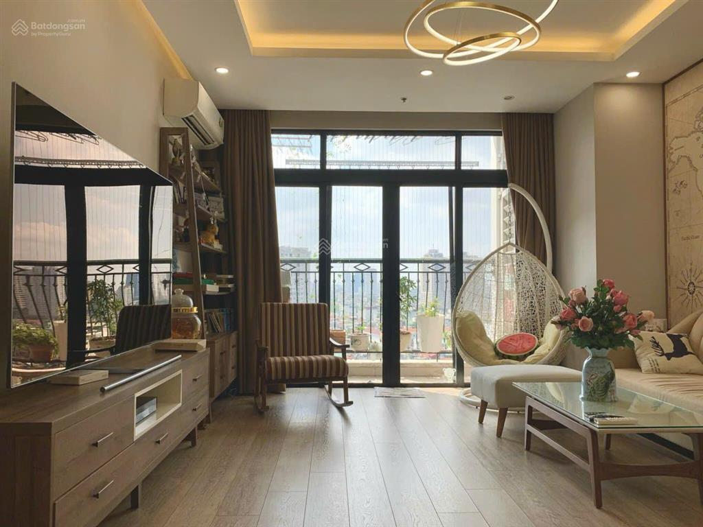 Cam kết giá tốt dự án. bán căn góc 2 mặt thoáng tầng đẹp, view thông thoáng, nội thất đầy đủ