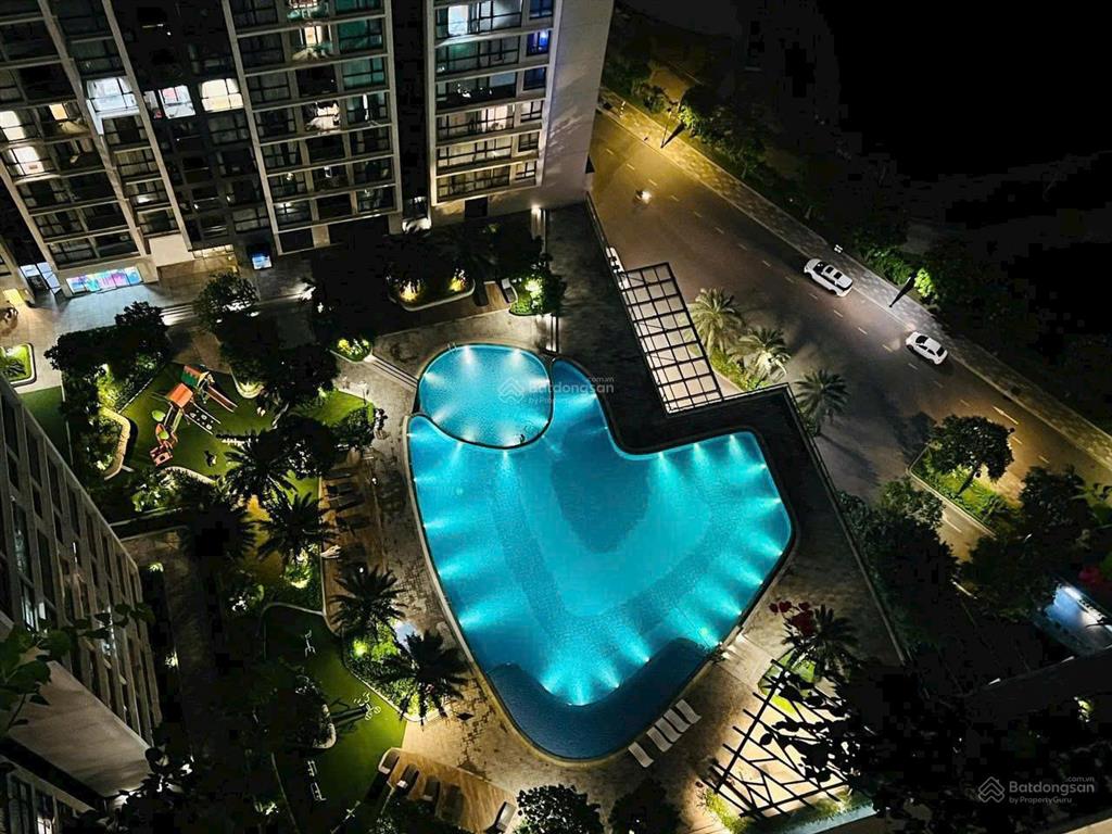 Chính chủ bán căn hộ 141m2 4pn3vs view ôm trọn hồ và bể bơi tầng trung hướng mát đủ đồ giá 17 tỷ