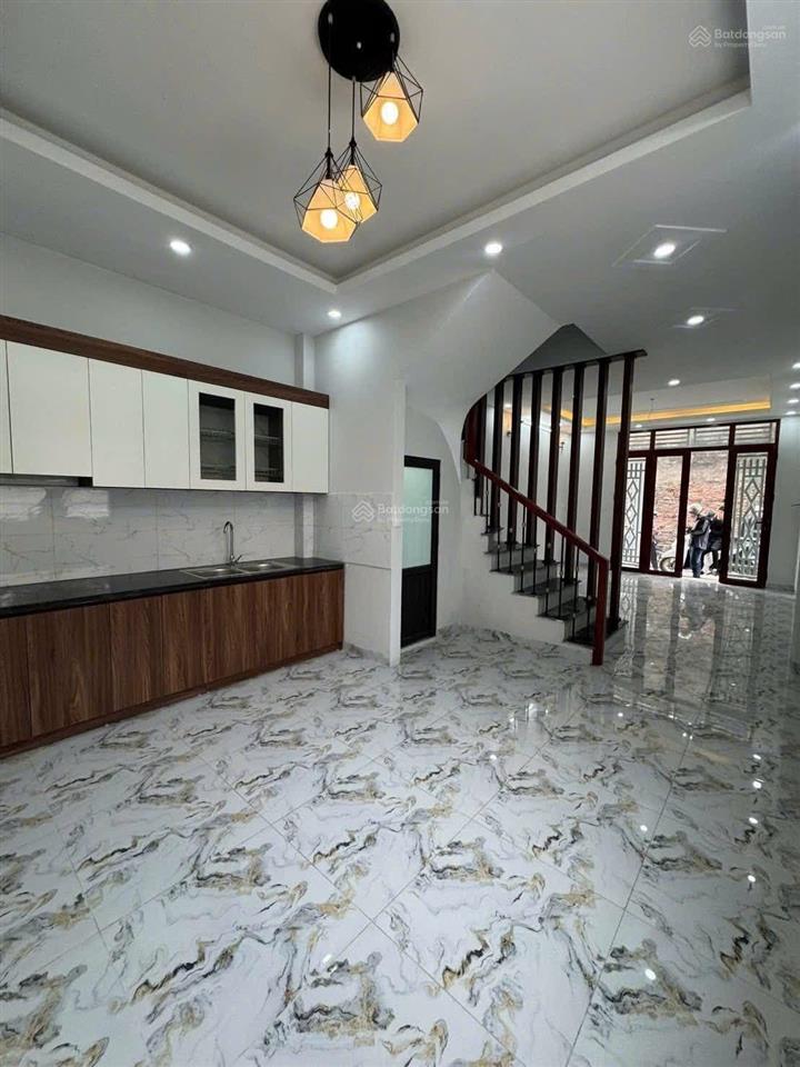 Cc cần tiền bán vội nhà 39m đủ nội thất,ngõ ôtô đến cửa,500m ra đh sư phạm tdtt,ql6 mở rộng 1km
