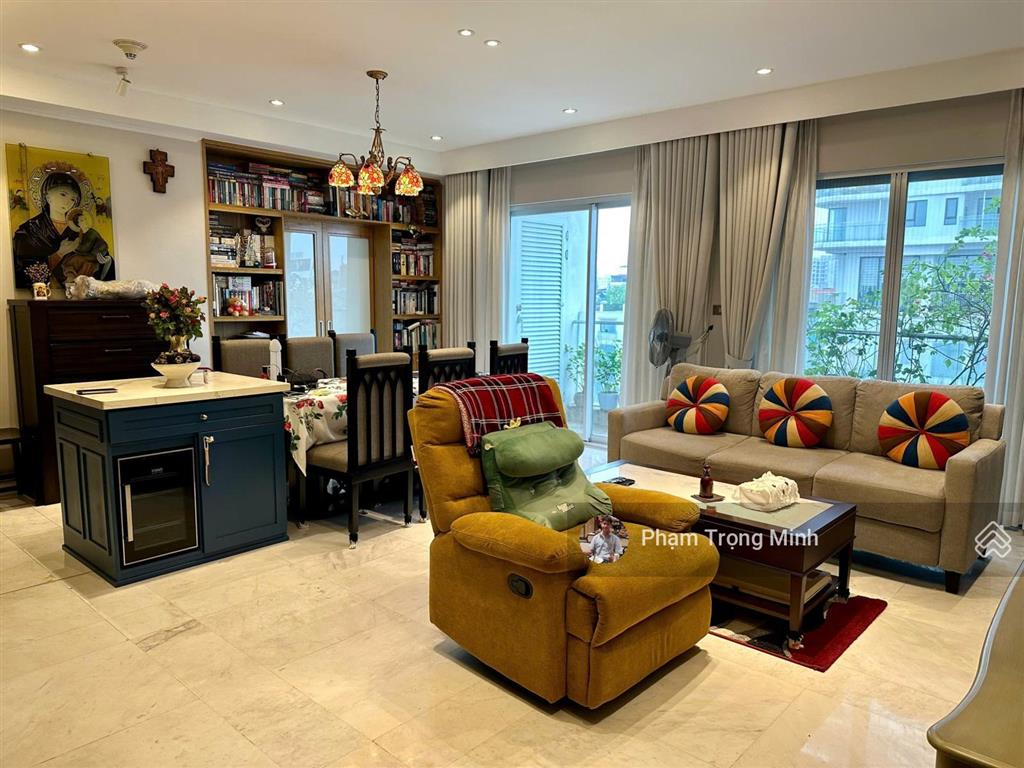 Bán n09 thành thái, 13,4 tỷ, 170m2, 4pn + 3wc + đầy đủ nội thất, sát công viên cầu giấy