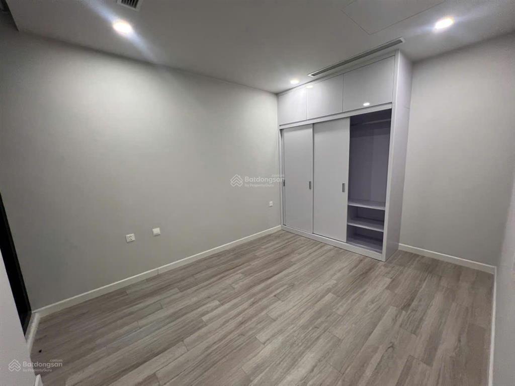 Chính chủ bán căn hộ imperia sky garden. dt 75m2, 2 ngủ 2wc, đồ cơ bản. giá 7.5 tỷ. l/h 0917 748 ***