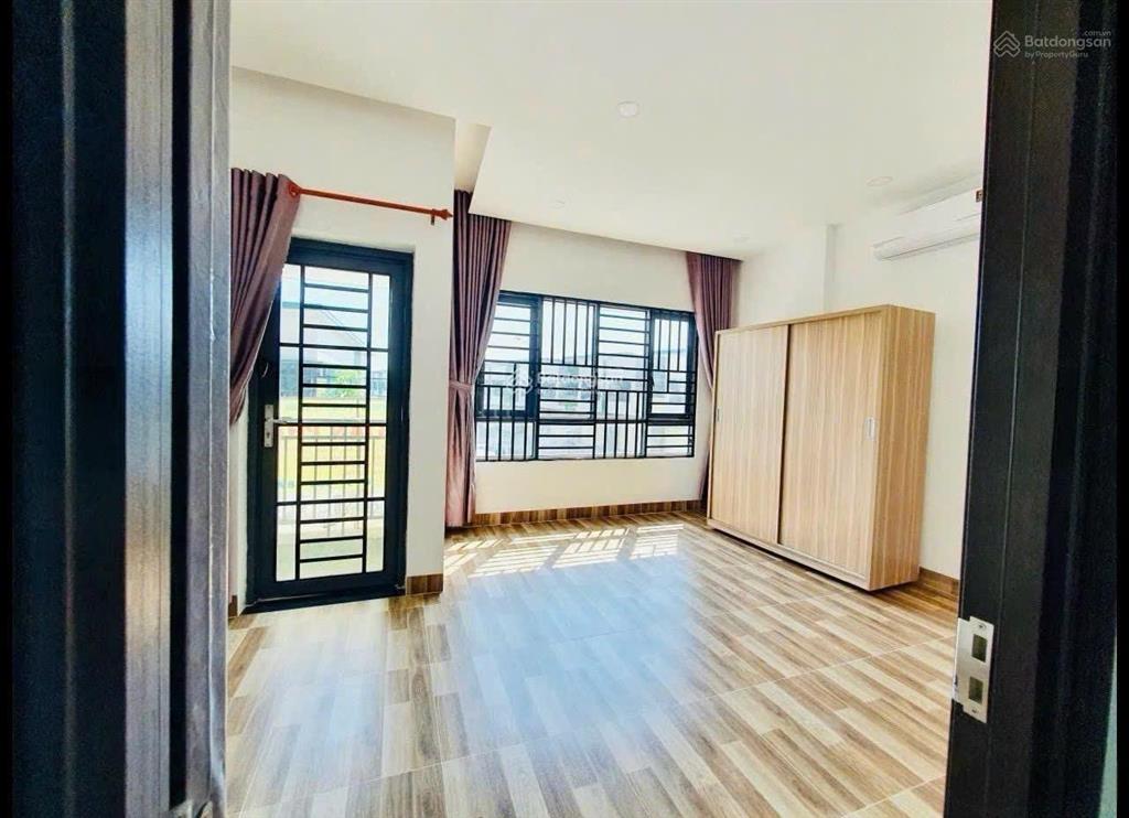 Kẹt tiền bán căn shophouse oasis city, đang cho thuê 6 tr/tháng. ngay đh việt đức. giá 2,1 tỷ.