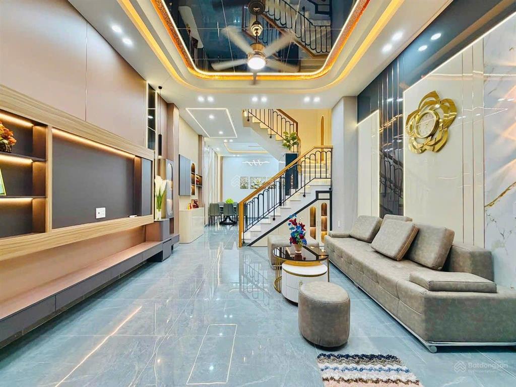 Siêu phẩm gần trường chinh cộng hòa nhà ga t3 trệt 3 lầu 4pn và 2 st huỳnh văn nghệ p15 tân bình