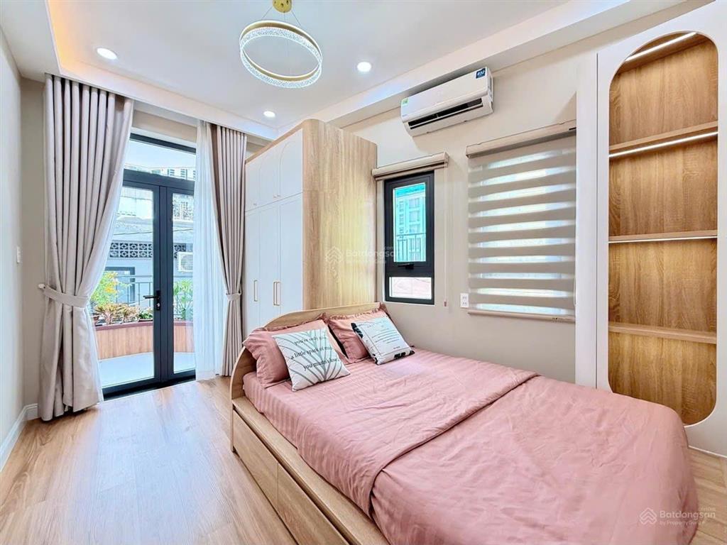 Nhà gần mặt tiền cô giang, p. cầu kiệu. 2 mặt hẻm, 5pn + sân thượng chill, tặng nội thất cao cấp