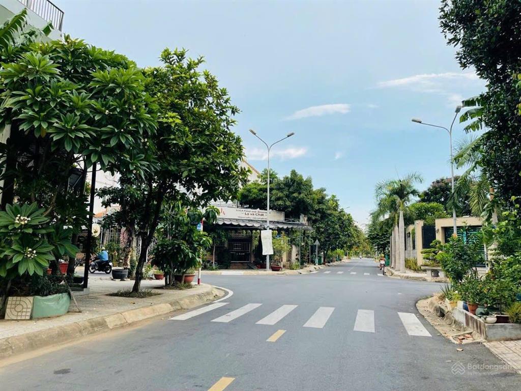 Bán gấp lô đất phường cát lái, đường nguyễn thị định, quận 2. 100m2 giá 7.4 tỷ, sổ hồng riêng