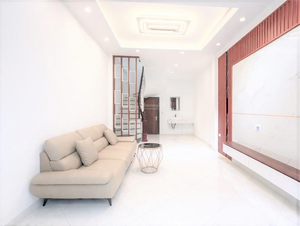 Nhỉnh 8 tỷ, sở hữu căn nhà 5 tầng, mới, đẹp, ở ngay phố thái thịnh, đống đa