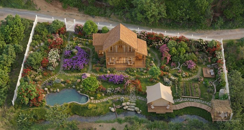 Nhà vườn nghỉ dưỡng bên suối sẵn 200m2 thổ cư xây dựng nhà gỗ, bản vẽ sẵn có, đầu tư đón hạ tầng