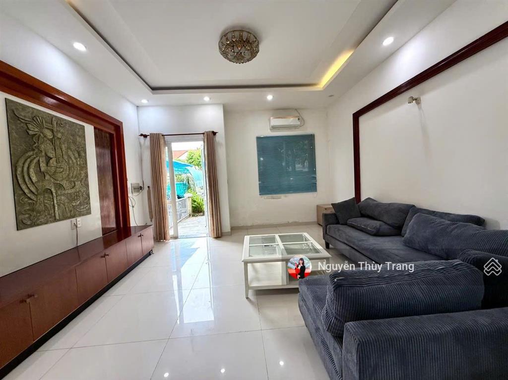 Cần bán biệt thự 150m2 hướng nam nhà đẹp giá tốt tại oasis 2 kế siêu thị aeon mall bd