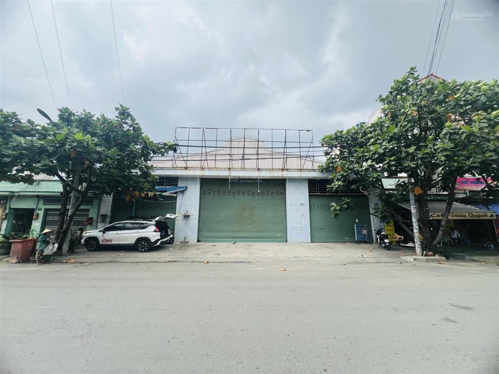 Bán kho mặt tiền 400m2 mức giá hiếm ngay trung tâm tân tạo 90 triệu/m2