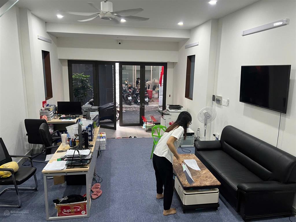 Hxh cộng hòa đối diện etown dt lớn 5 * 15 kc mới cứng 2 tầng giá 12.5 tỷ phù hợp làm vp, nhà ở