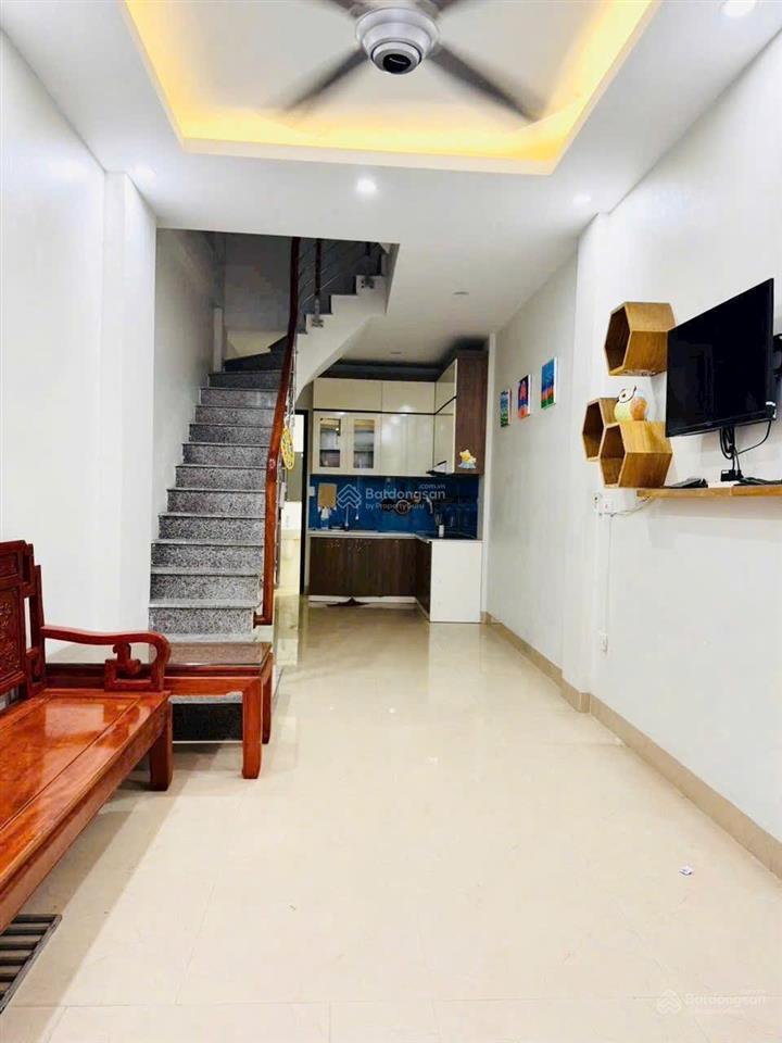 Tôi cần bán nhà phố tôn đức thắng 28m2, 3 tầng, mt3.3m. cách ô tô 10m gần ô tô tránh. giá6.6