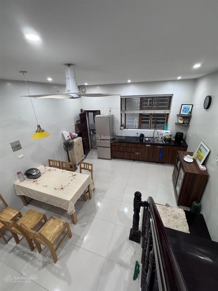 Cần bán gấp nhà phố trần quang diệu 30m 5 tầng 20m ra mặt phố ô tô đỗ cửa không quy hoạch