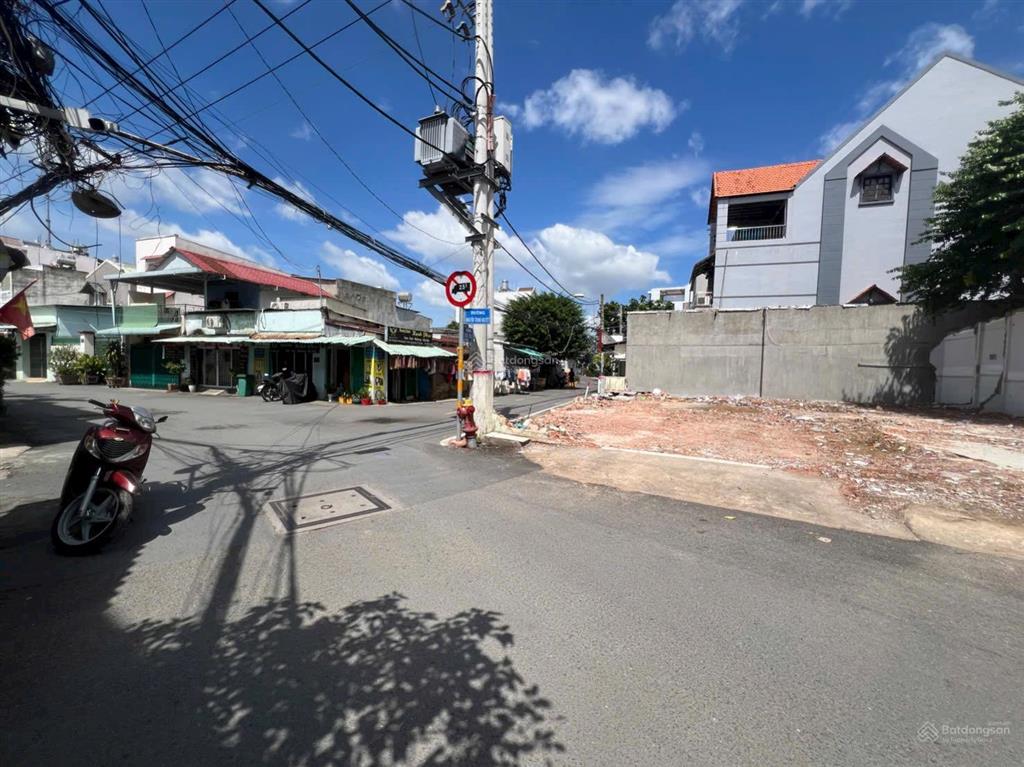 Bán lô đất mặt tiền đường 78 m2 giá 7,7 tỷ gần ủy ban phường, siêu thị phù hợp xây nhà ở