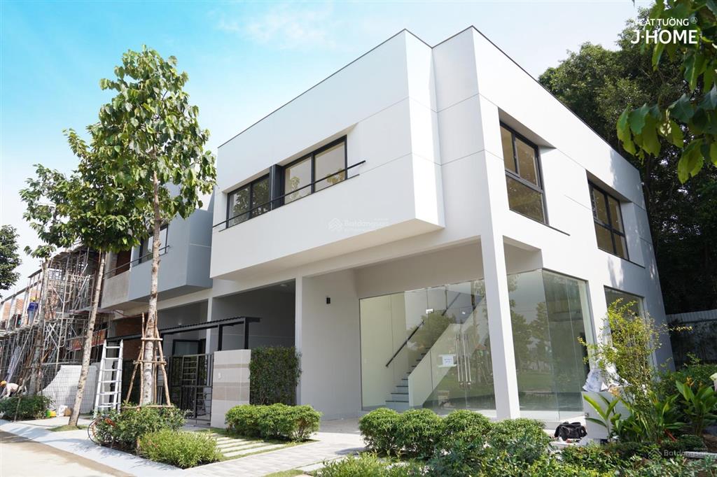 Bán căn vị trí vip 2 tầng, 81m2, 2pn, 2wc, có gara xe oto, có sân vườn nhật