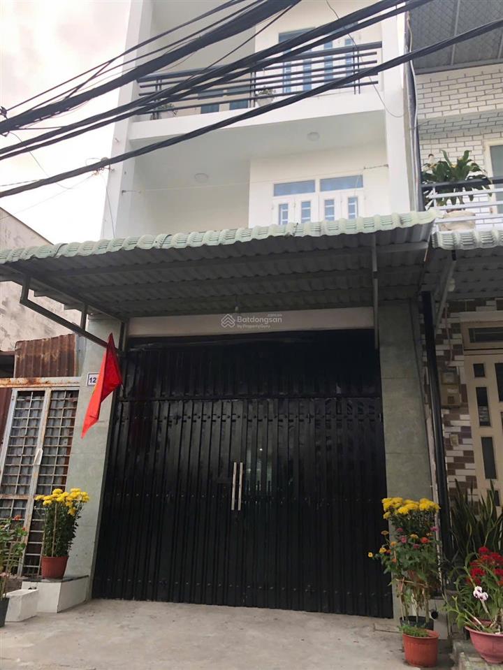 3,4 tỷ nhà 3 tầng mặt tiền shr xe hơi tránh nhau ht45