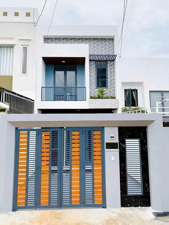 Chính chủ cần bán gấp nhà 1 trệt 1 lầu sổ riêng thổ cư nằm gần cây xăng 75 đồng khởi