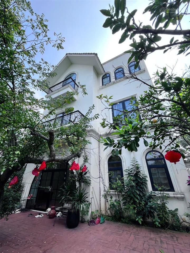 Bán bt đơn lập anh đào vinhome riverside view sông 300m2 4 thoáng giá150 tỷ .