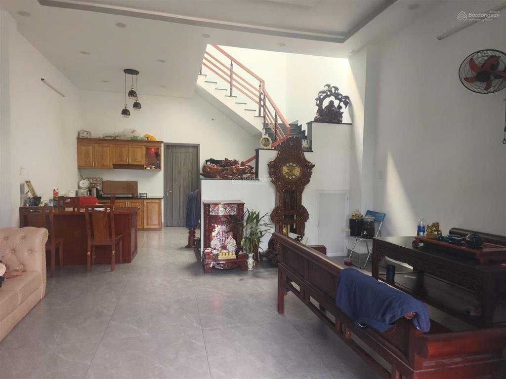 Bán nhà mới vào ở liền. dt 5,5x15=82,5m nhà 1 trệt 1 lầu.