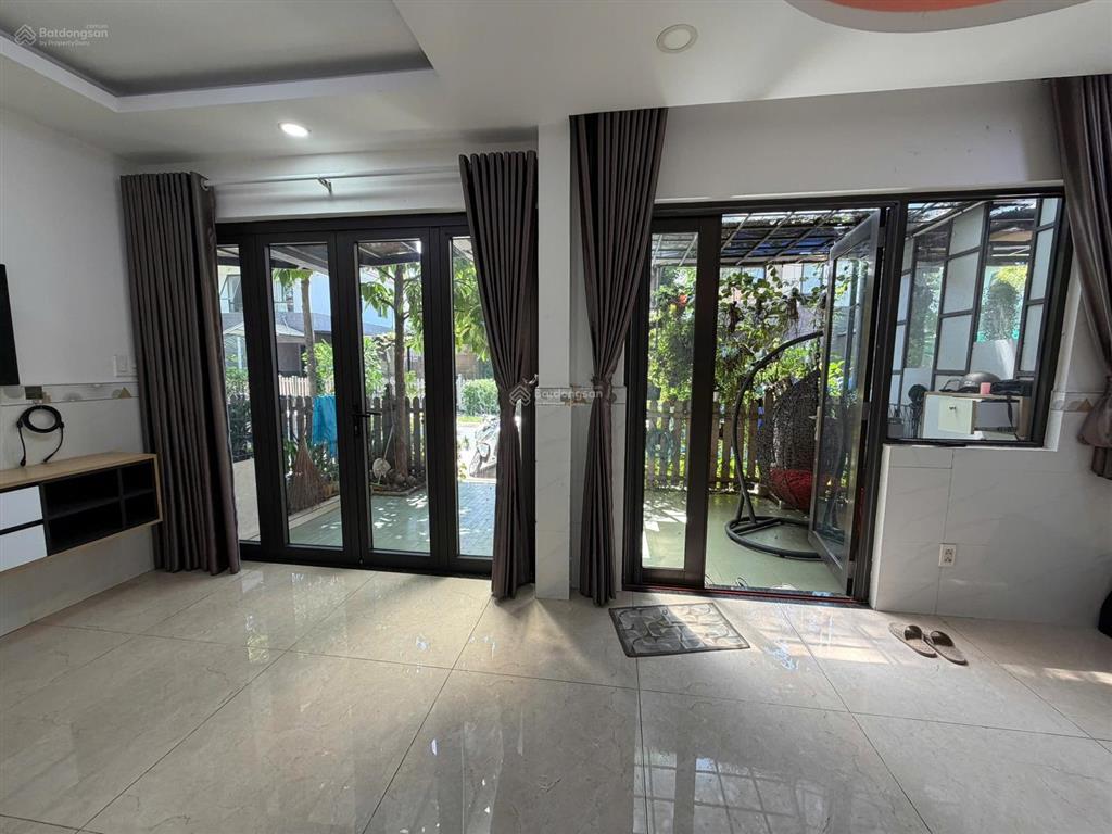 Cần bán căn nhà phố camellia garden 93m2 giá 8,2 tỷ full thuế phí. 0936 894 *** minh thanh