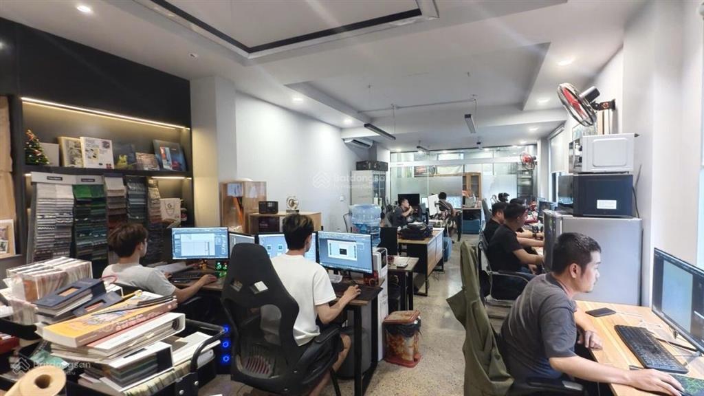 Chính chủ cần bán gấp toà văn phòng phố hoàng cầu vip đống đangõ nông 5m ra phố giá siêu đầu tư!