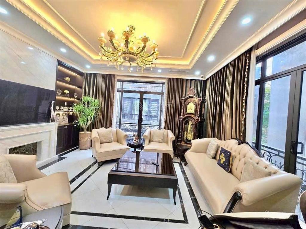 Bán nhà trần quốc hoàn, 2 ô tô tránh, kinh doanh, ở ngay, gara, văn phòng, 70m2*6t* 22 tỷ