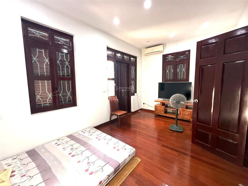 Chính chủ bán nhà phân lô linh đàm 50m ra hồ , ngõ 4m rộng giá 7,3 tỷ , 35m , xây 5 tầng , 4mmt