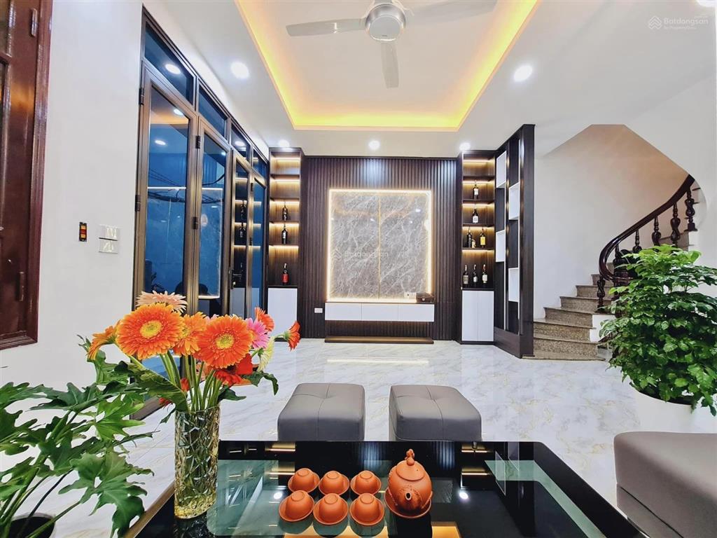 Cực gấp! bán nhà phạm văn đồng, hoàng quốc việt dt 35m2x5t cách phố 40m, cực thoáng giá 7,9 tỷ