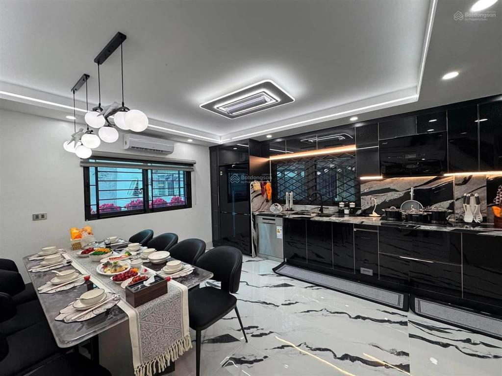 Hàng xóm vincom bà triệu đại cồ việt 42m2 x 5t thang máy ô tô đỗ gần 12 tỷ tl mạnh.