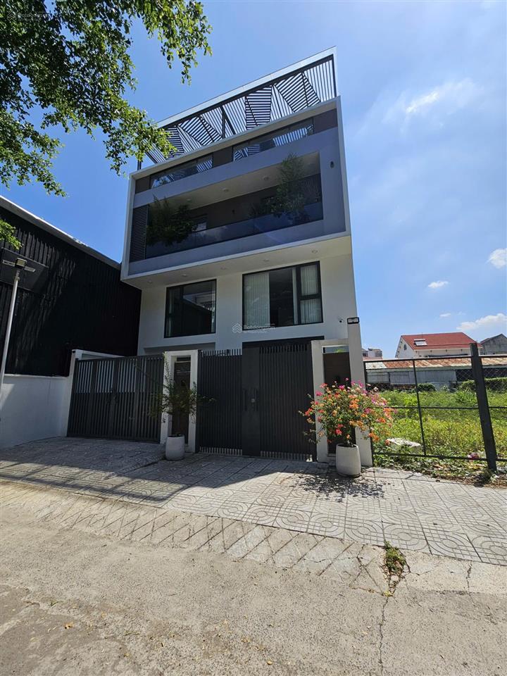 Lô đất xây villa vuông vức q2 dt 10x36 cn 345,4m2 ctxd hầm 4 tầng chỉ 135tr/m2