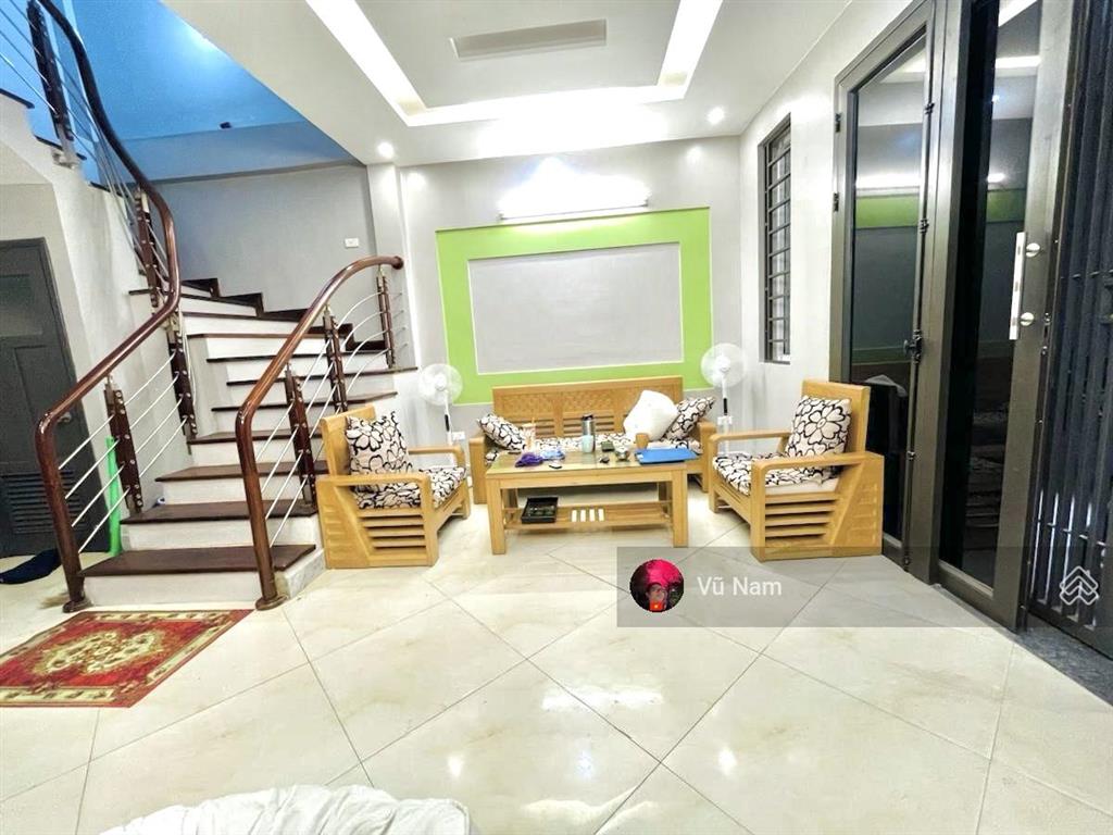 Bán nhà đội cấn, gần phố ba gác kd dân xây dt 33m2 x 5 tầng, mt 5 m. giá nhỉnh 9 tỷ tl