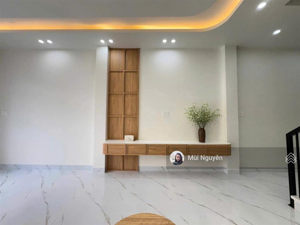 Ngay hàng xanh, bao quanh bởi các trường đại học hxh điện biên phủ, bt dt 4x16m, 3 tầng 9,9 tỷ