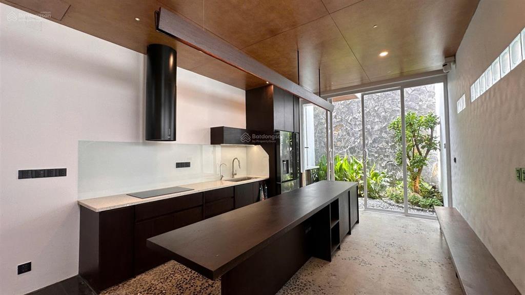 Bán nhà riêng tại trung mỹ tây 17, 86m2, 2pn, 3wc, 3 tầng. thiết kế độc đáo. giá chỉ 10 tỷ