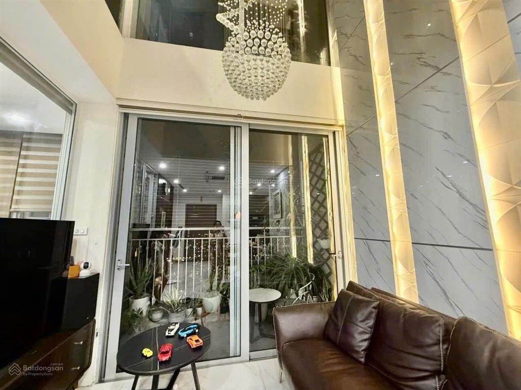 Bán căn hộ duplex diện tích 102m2, tầng trung, hướng mát, full nội thất xịn đẹp!