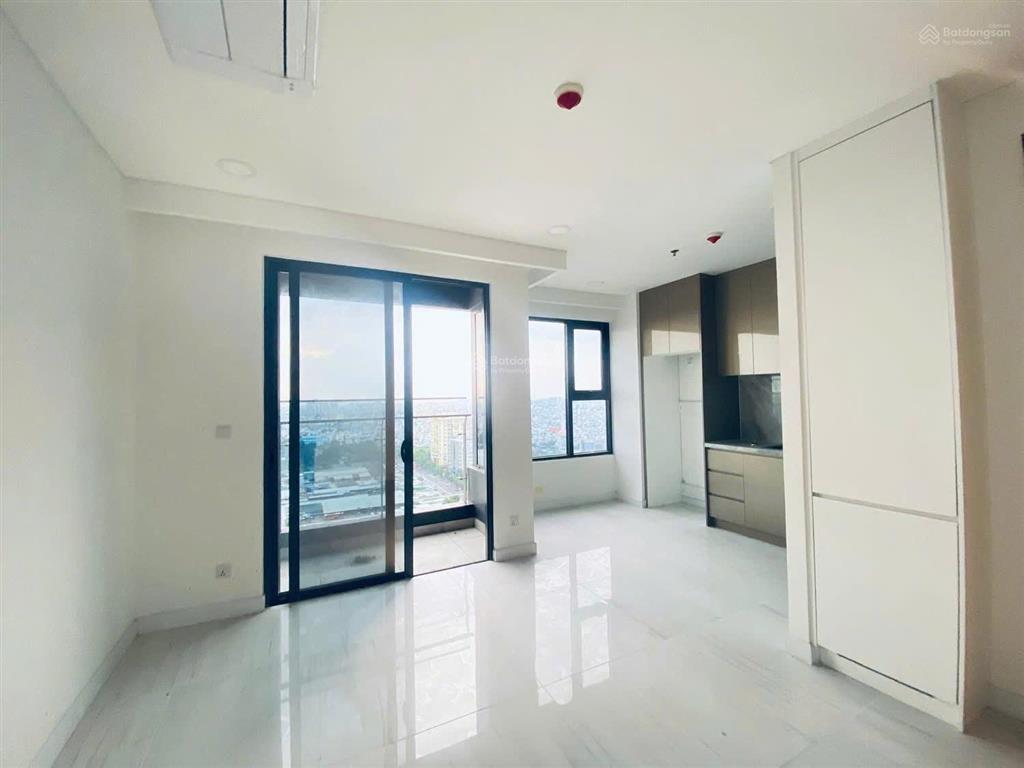 Chính chủ cần bán căn hộ kingdom 101. q10 dt 50m2 1pn. 1wc sổ hồng. giá 5.7 tỷ. 0866 688 ***