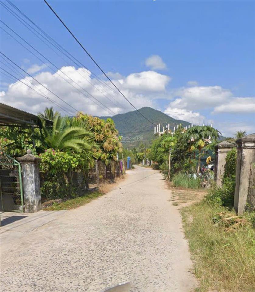 Cần bán đất vườn cây ăn trái suối tiên 1700m2 mặt đường nhựa đẹp