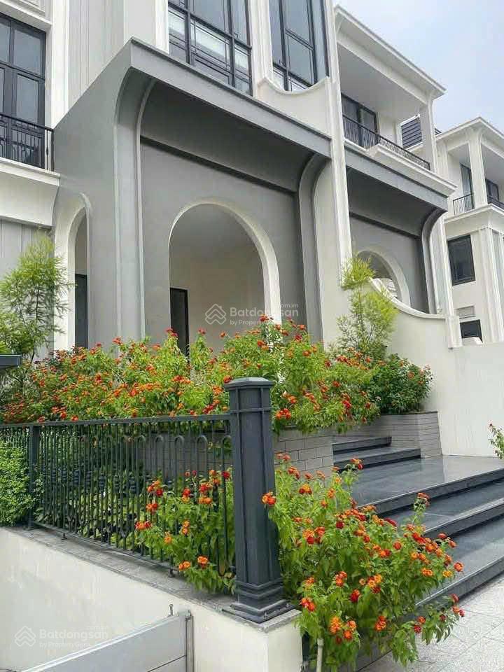 Chính chủ cần bán liền kề khu p ciputra giá tốt 0375 745 ***