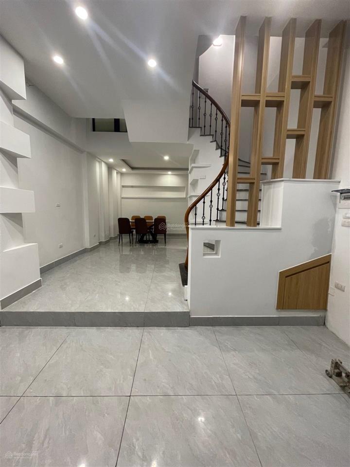 Bán nhà ngõ 2 phố hoàng liệt 48m2 mt 4m, 5 tầng, 4 ngủ ngõ rộng thoáng chỉ 10m ô tô đỗ giá 10,5 tỷ