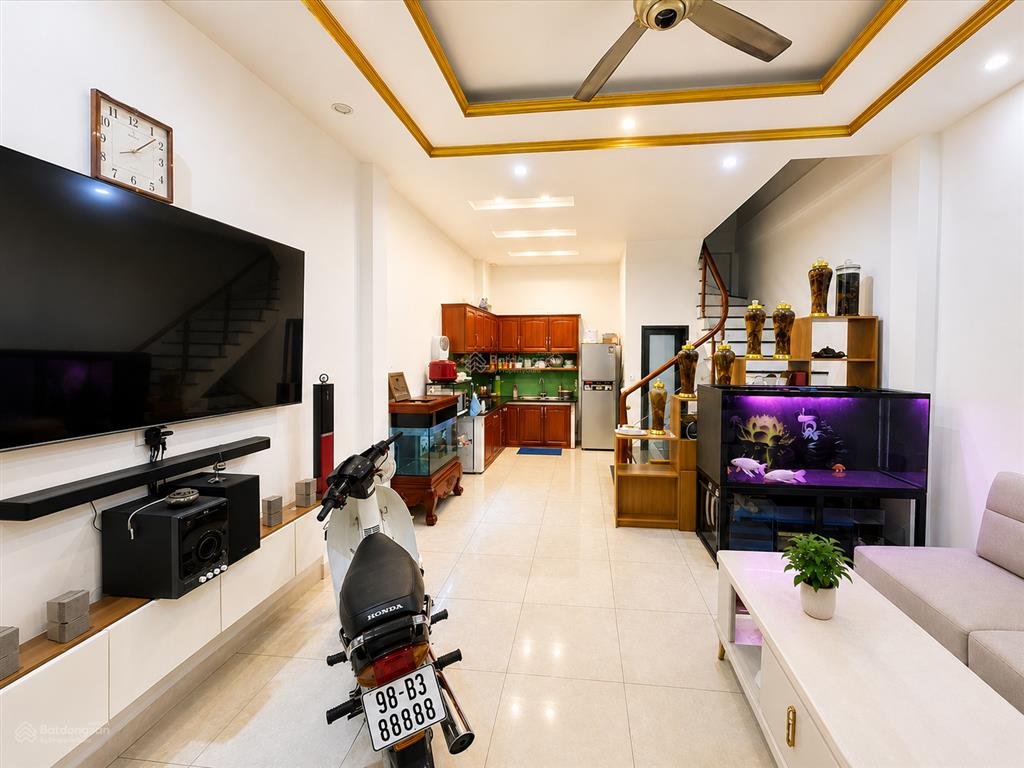 Khu mỹ đình 7.9 tỷ 43m2 5 tầng 2 mặt thoáng mặt tiền 5m, ngõ to gần ô tô nói ko với quy hoạch