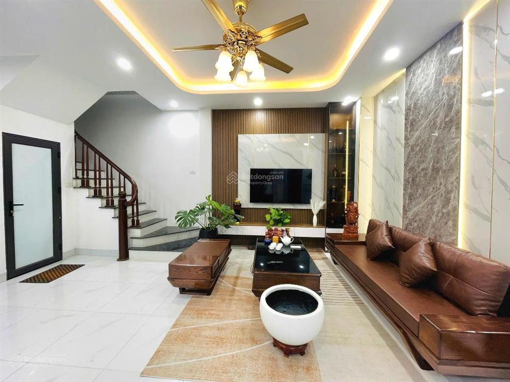 Phân lô ngọc khánh gần ô tô ngõ to nhà mới full nội thất nhập ngoại dt 36m2*5 tầng giá 7,9 tỷ