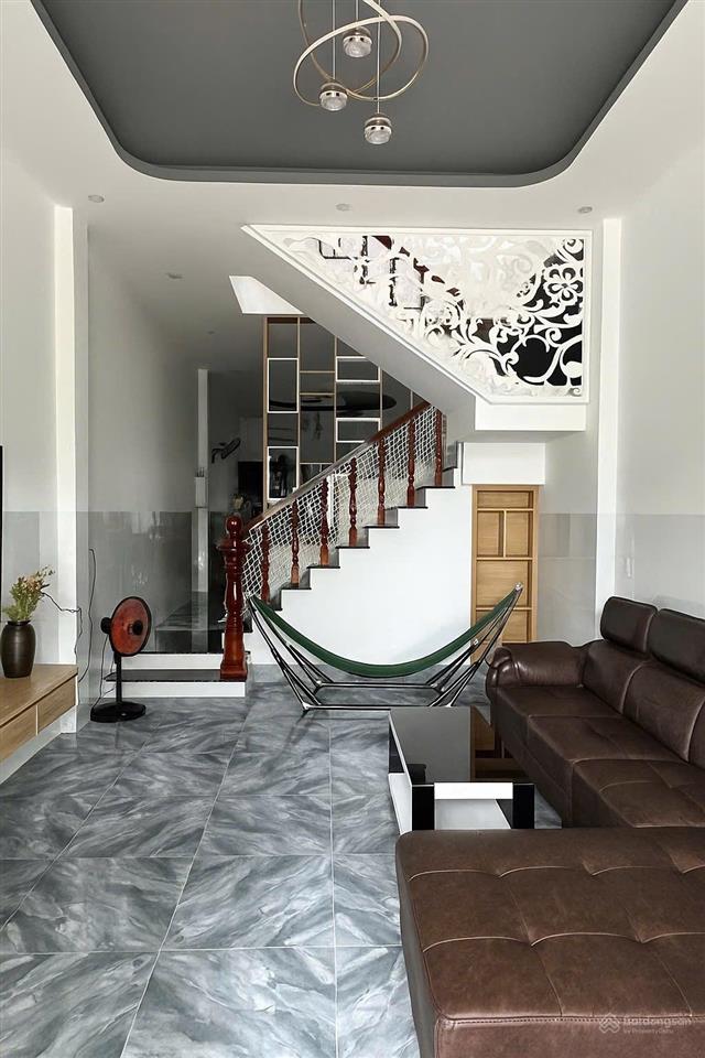 Bán nhà 1 trệt 1 lầu mới đẹp kdc phú an