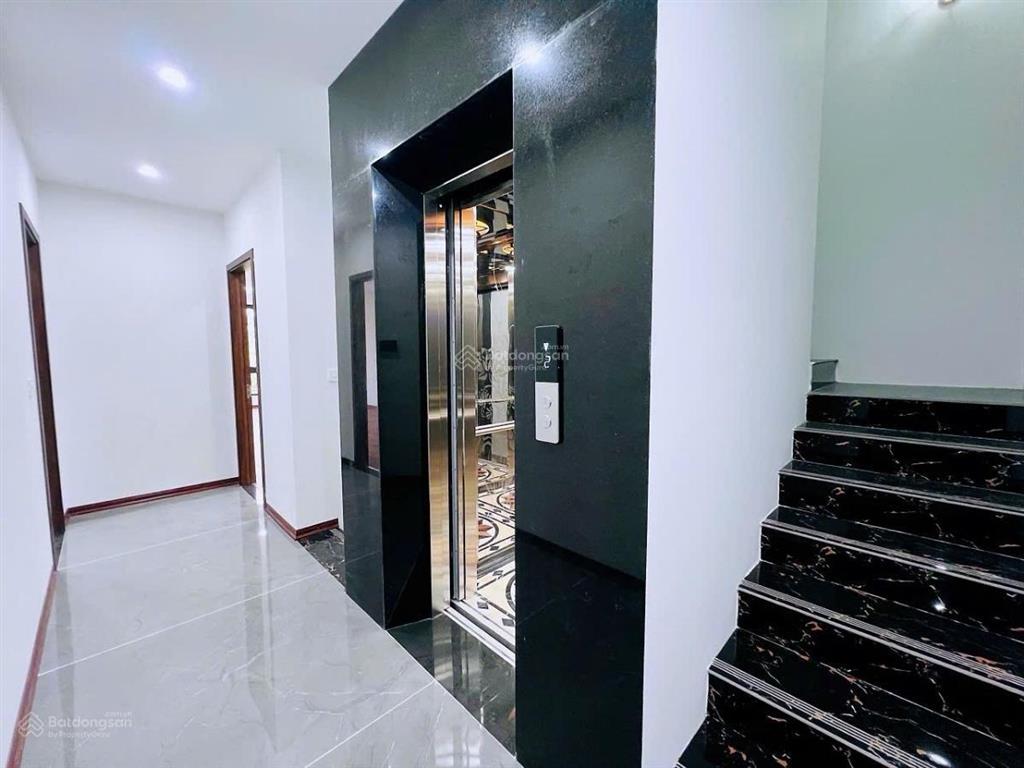 Người quengửi bán hàng siêu kín nhà phố tminh khai, 230m2, cho thuê 350tr/1 tháng, 124tỷ