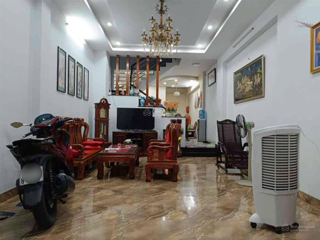 Bán nhà xóm chiếu quận 4 5 tầng 60m2 chỉ 8 tỷ bề ngang 4m tặng toàn bộ nội thất cao cấp