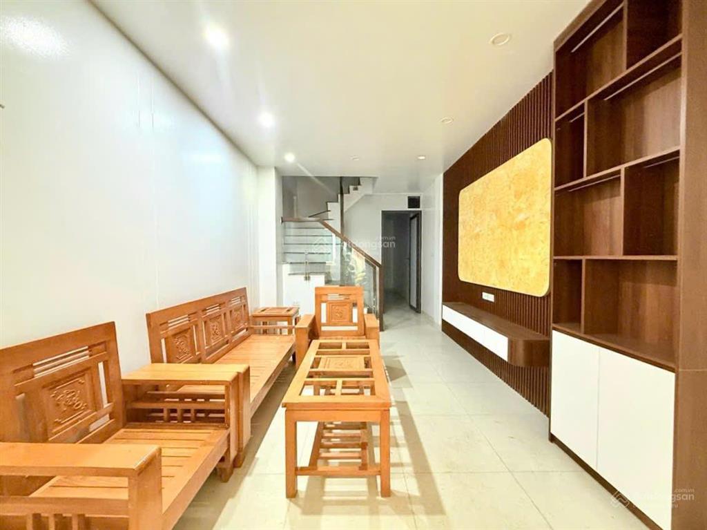 Lô góc dương quảng hàm, 2 mặt ngõ, 35m ra phố, ngõ 3 gác tránh, ở/ cho thuê, dân xây, sổ cc, 42m2