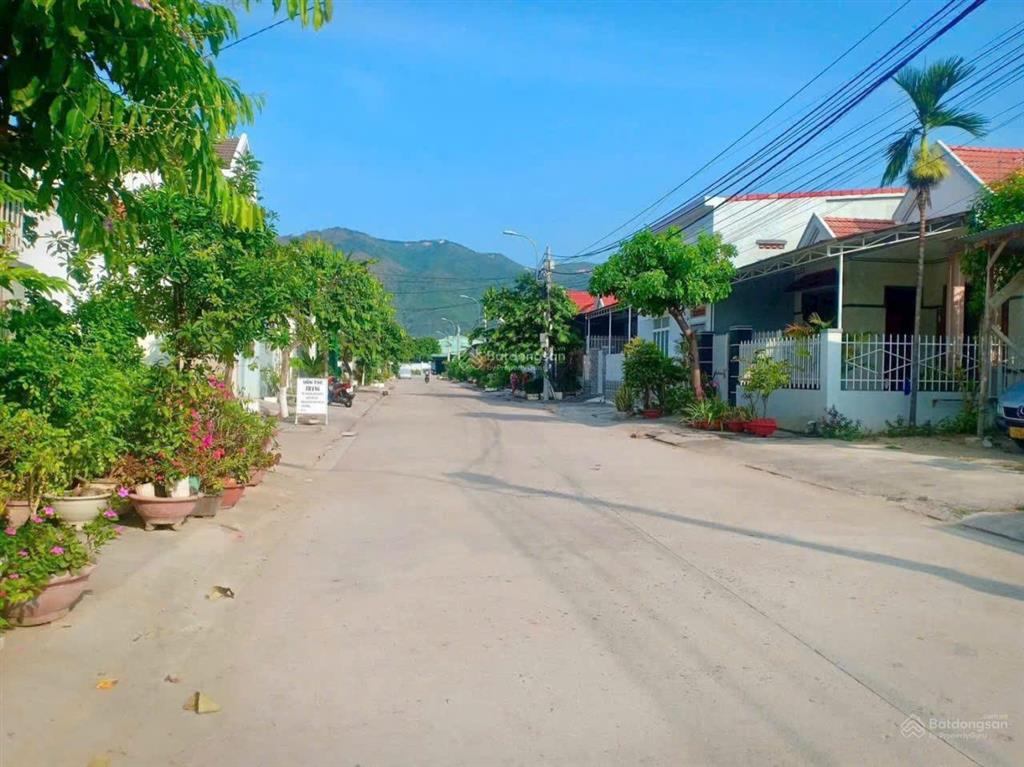 Giảm giá, bán đất diên toàn đường 13m chiều ngang rộng 6m pháp lý chuẩn xem ngay