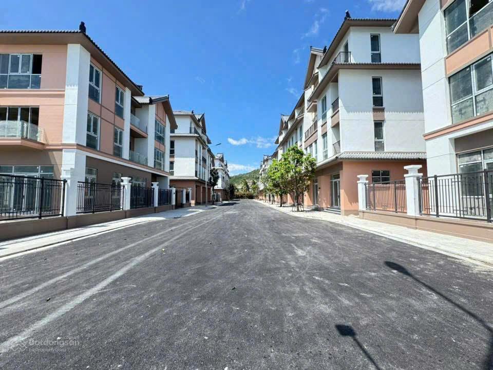Bán liền kề vinhomes pearl bay giá chỉ 10,3 tỷ gần biển 150m, cạnh công viên, sổ lâu dài
