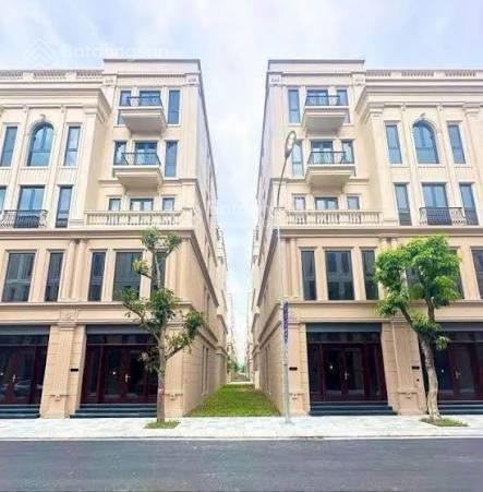 Chính chủ gửi bán căn lk xẻ khe đường 17,5m đẹp da vin cổ loa. giá chỉ 22,x tỷ. 0981 311 ***