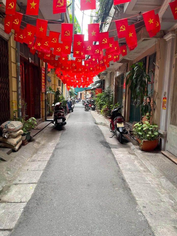 Cần b.án nh.à #Vân_Hồ_Nguyễ_Đình_Chiểu_Hànoi ✅ Ô tô đỗ - Lô Góc - Dân xây - Ban công thoáng sáng ✅ Mặt tiền rộng 4,2m -